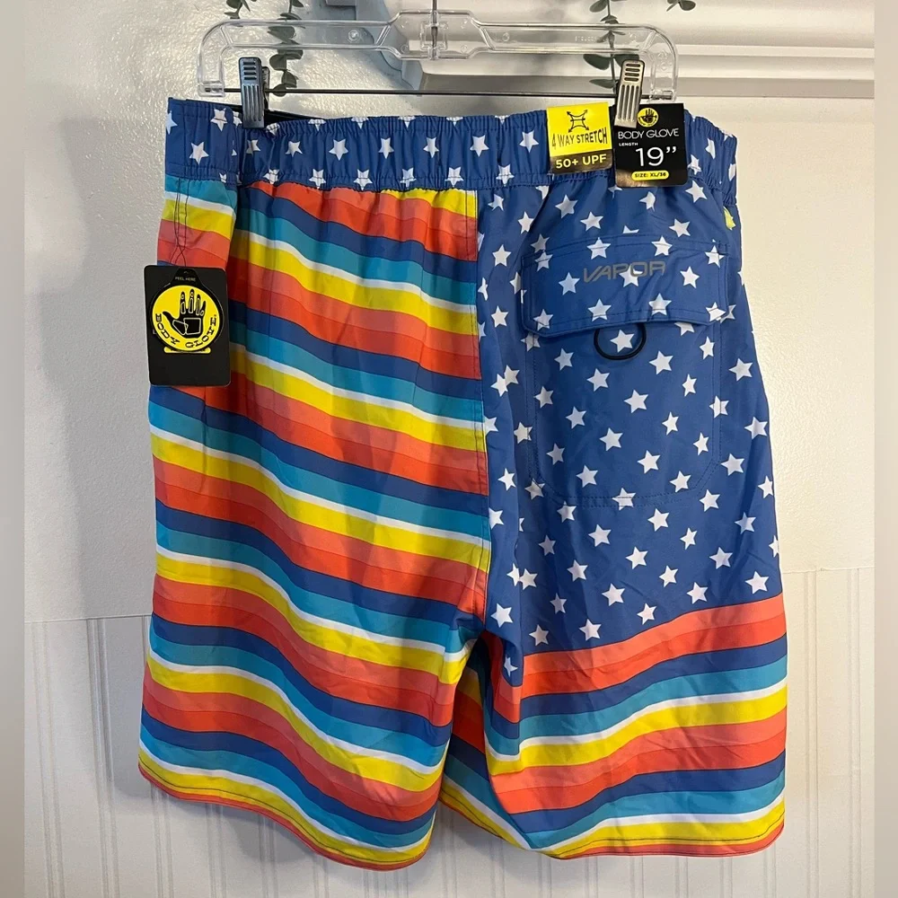 BODY GLOVE MEN’S BRIGHT US FLAG BOARD SHORTS / XL (36) / SWIM / SUMMER